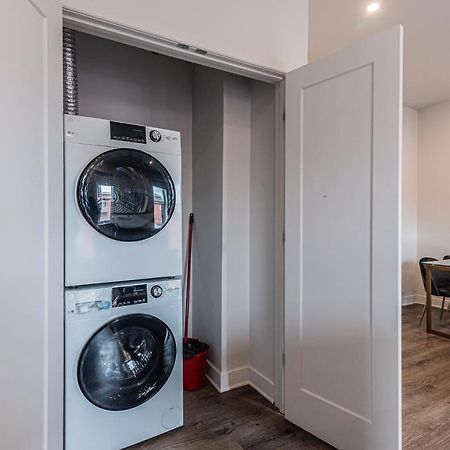 2 Bedroom Luxury In The Mile End By Den Stays Montréal Exterior foto